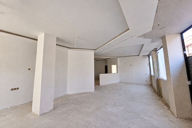 Local comercial con foseado y luz natural