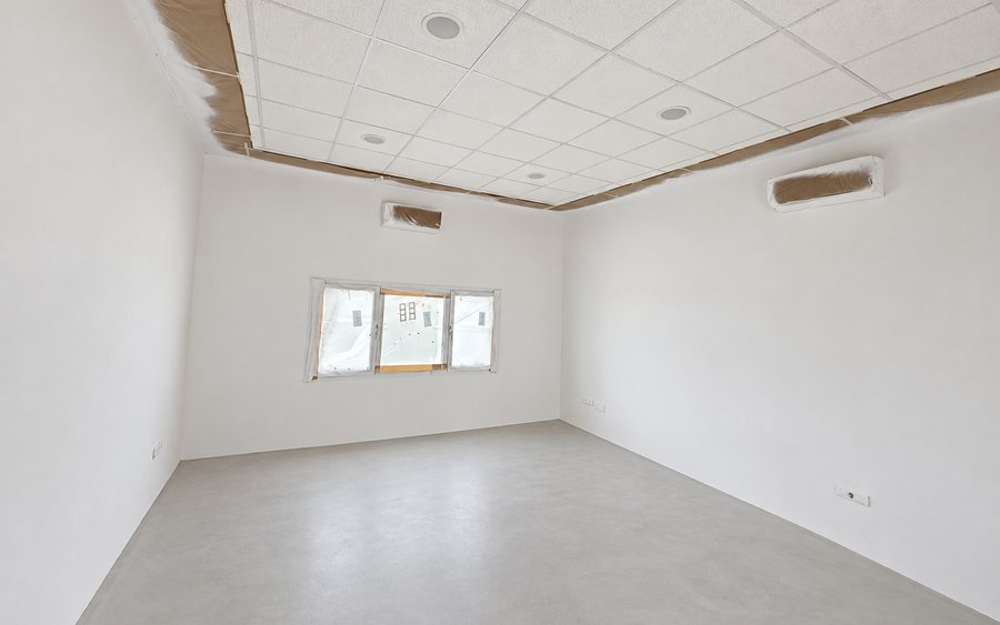 Sala con paredes de pladur y techo registrable